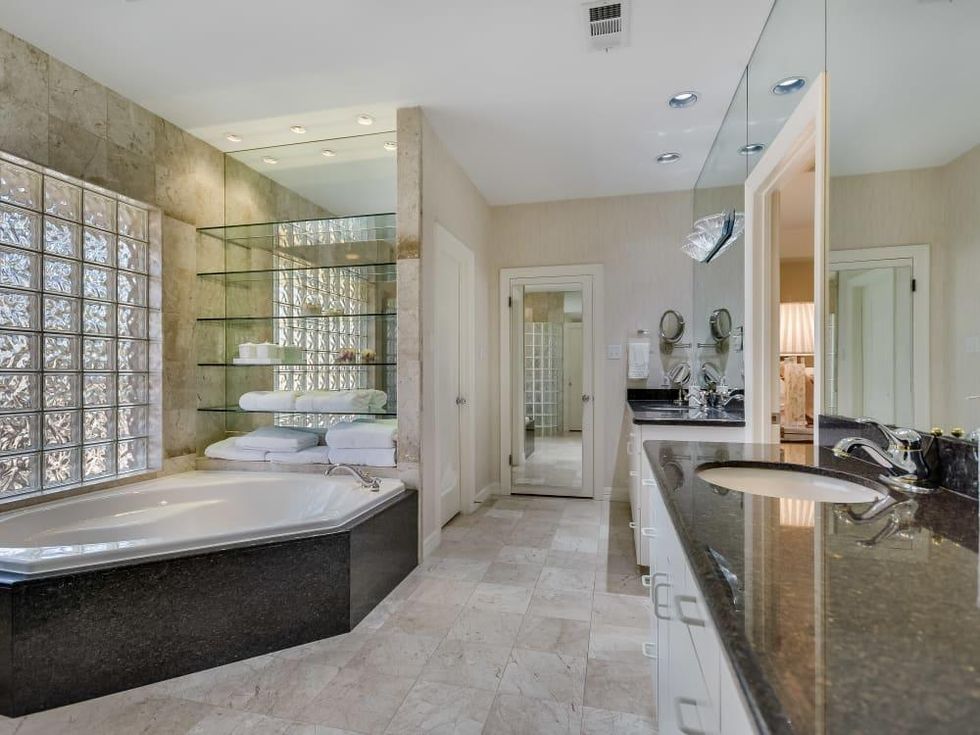 107 Limestone Oak San Antonio house for sale