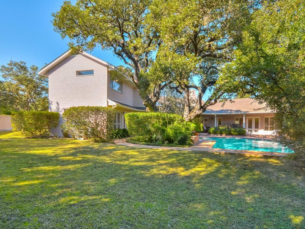 107 Limestone Oak San Antonio house for sale