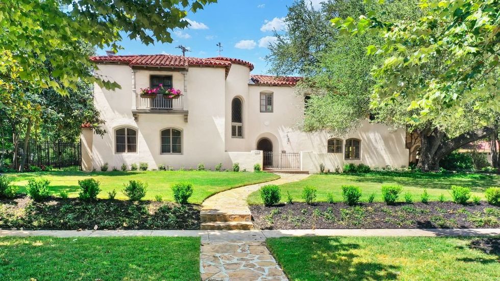 127 E. Lynwood San Antonio house