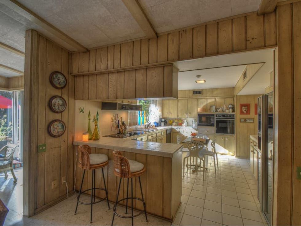 128 Lou-Jon Circle San Antonio house for sale bar