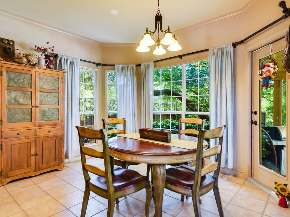 14 Greens Whisper San Antonio house for sale dining nook