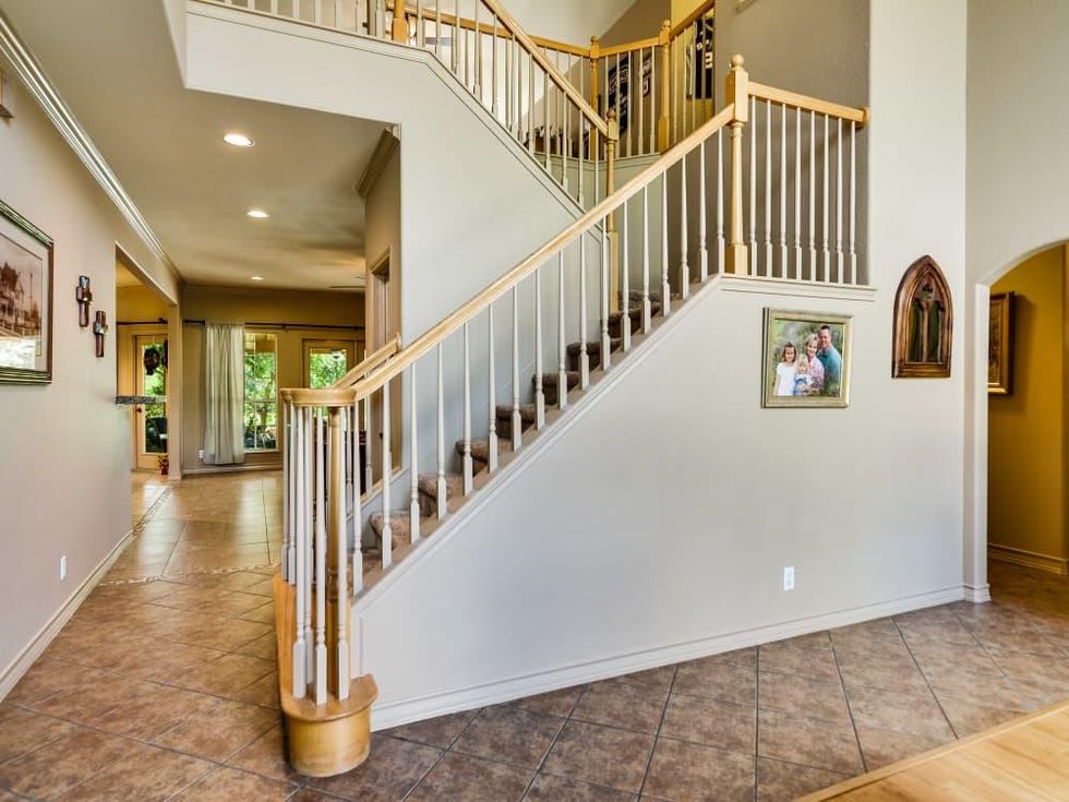 14 Greens Whisper San Antonio house for sale entryway
