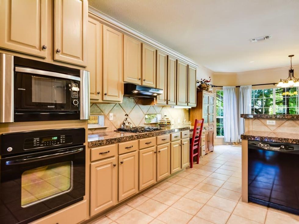 14 Greens Whisper San Antonio house for sale kitchen