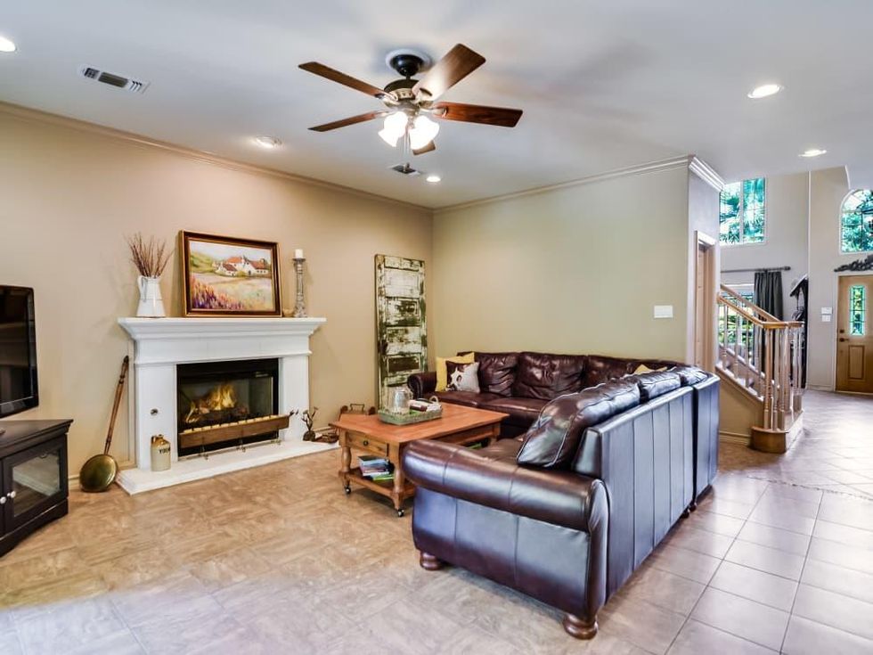 14 Greens Whisper San Antonio house for sale living room