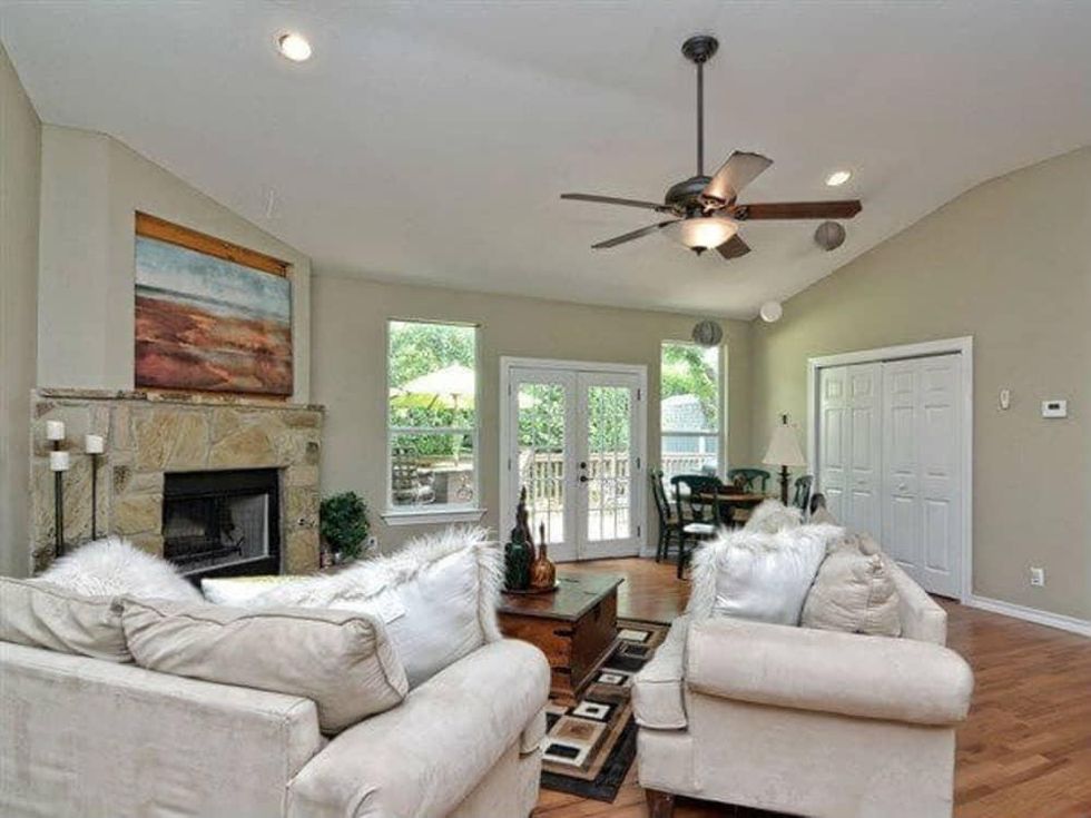 151 Devonshire San Antonio home living room