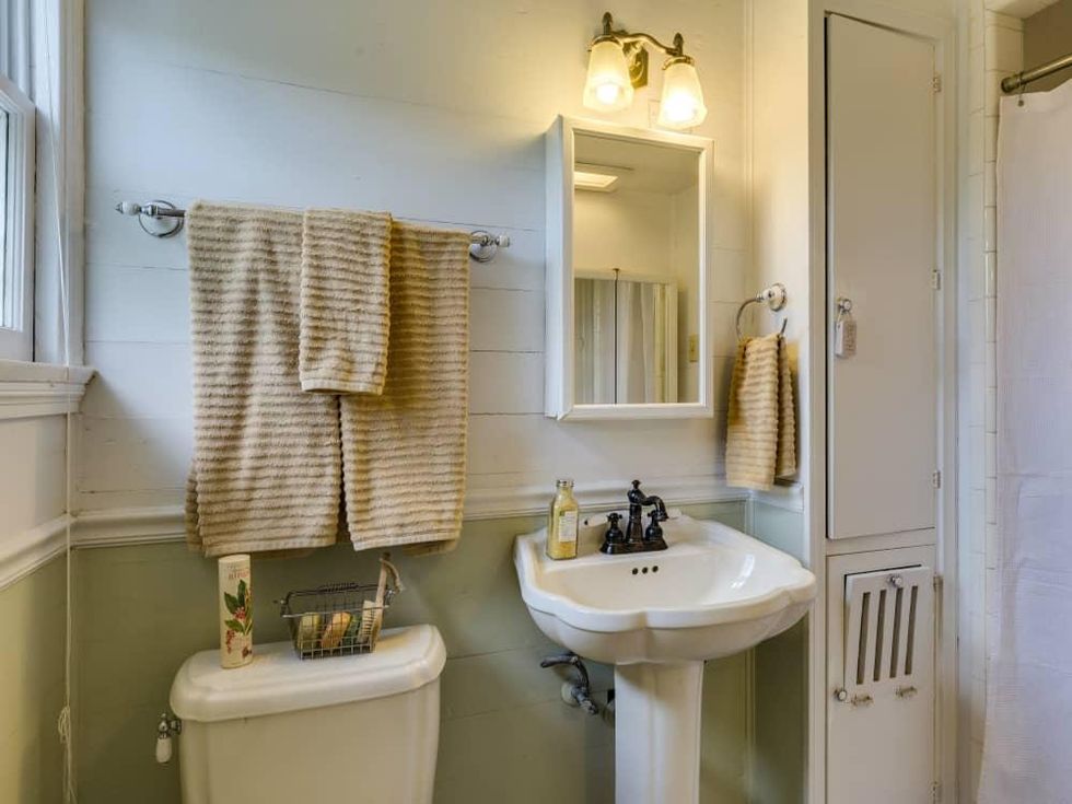 16 Ledge Ln San Antonio house for sale bathroom