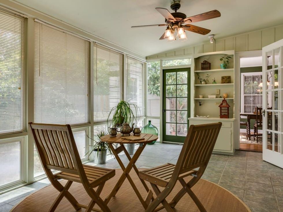 16 Ledge Ln San Antonio house for sale sunroom