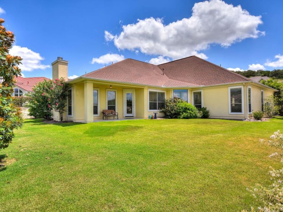 18027 Resort View San Antonio house for sale backyard