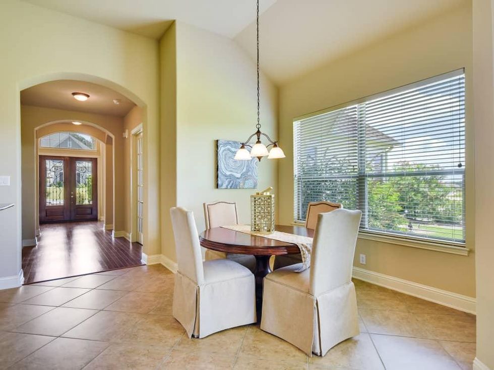 18027 Resort View San Antonio house for sale dining room