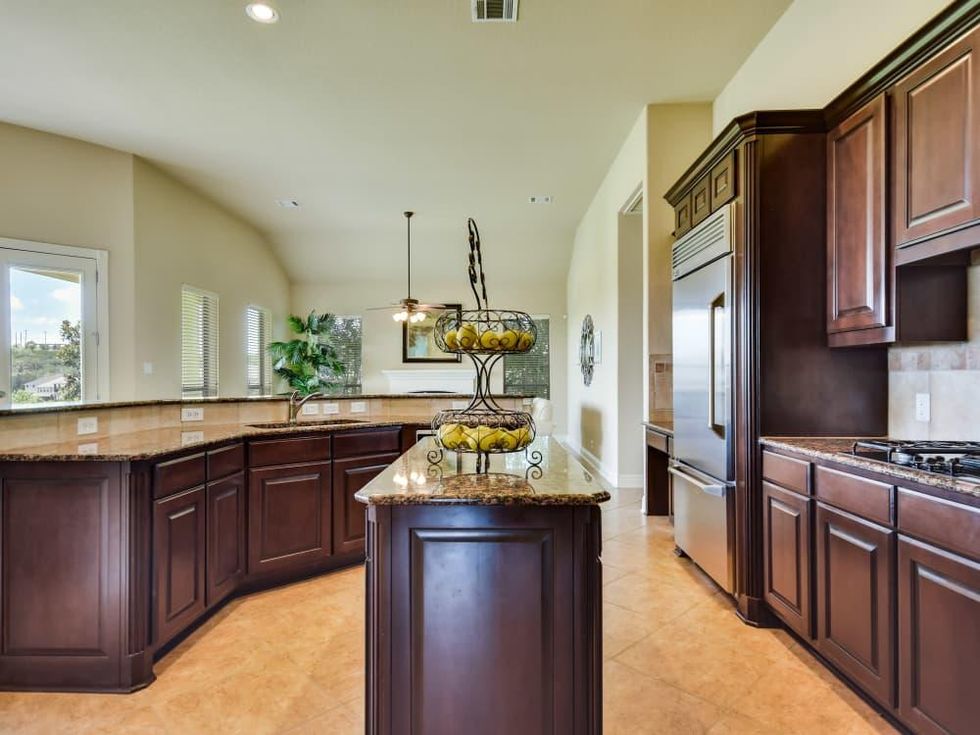 18027 Resort View San Antonio house for sale kitchen