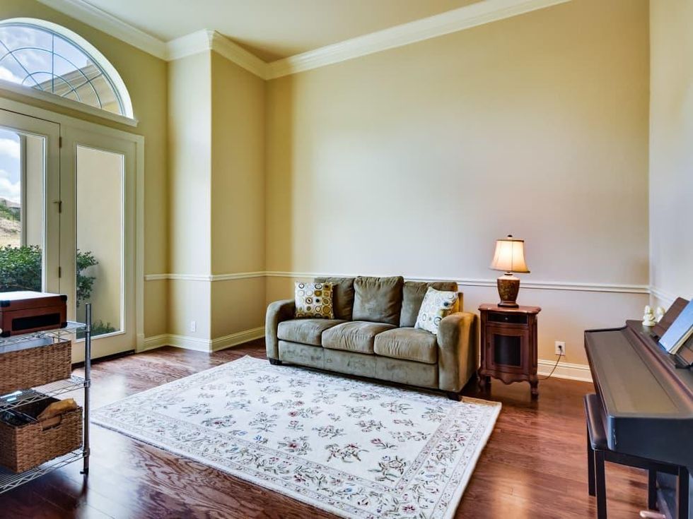 18027 Resort View San Antonio house for sale living room