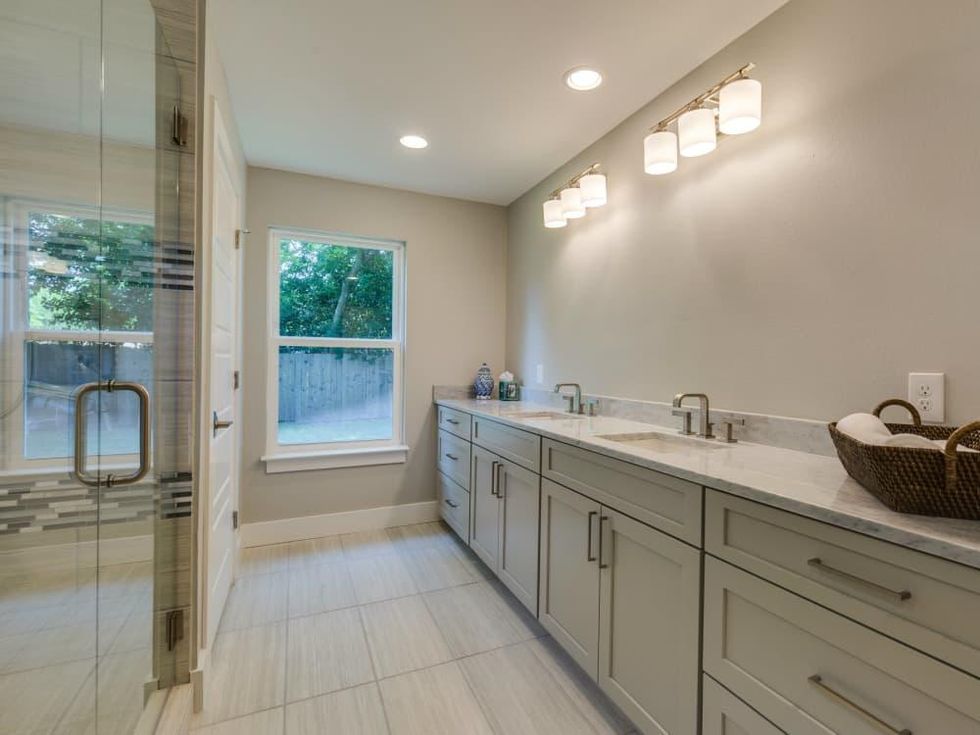 1922 Flamingo San Antonio house for sale bathroom