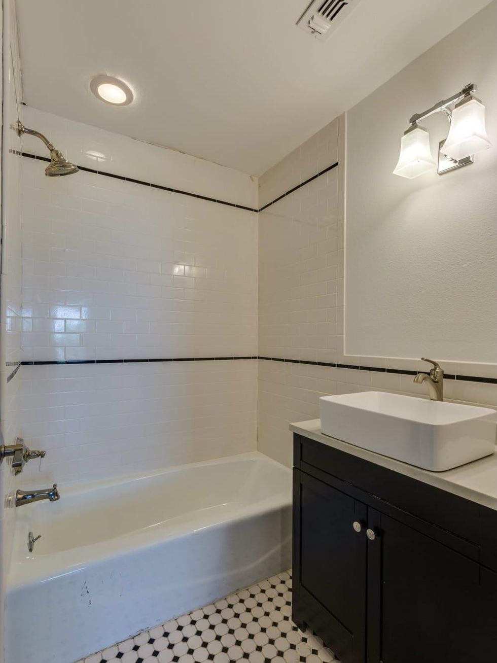 1922 Flamingo San Antonio house for sale bathroom