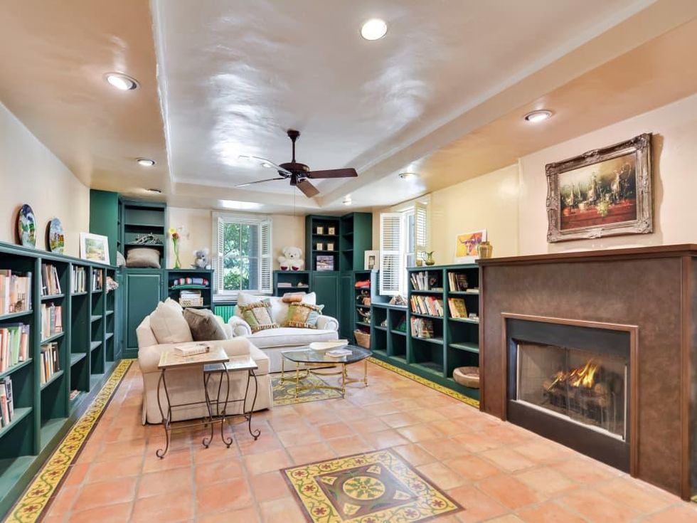 202 Madison San Antonio house for sale living room