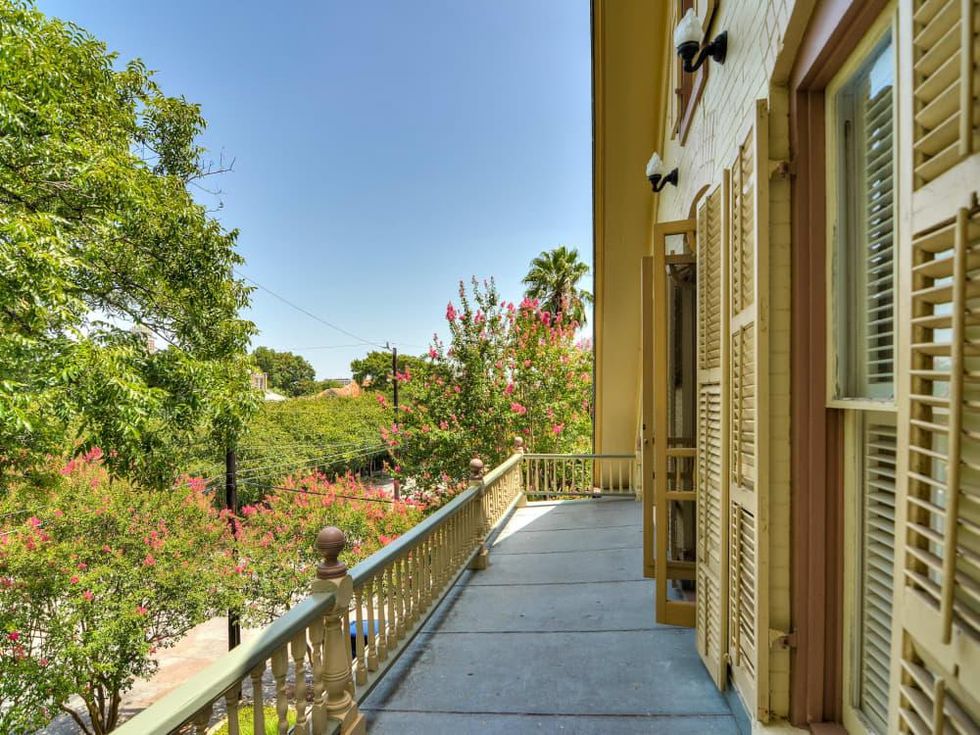 202 Madison San Antonio house for sale porch