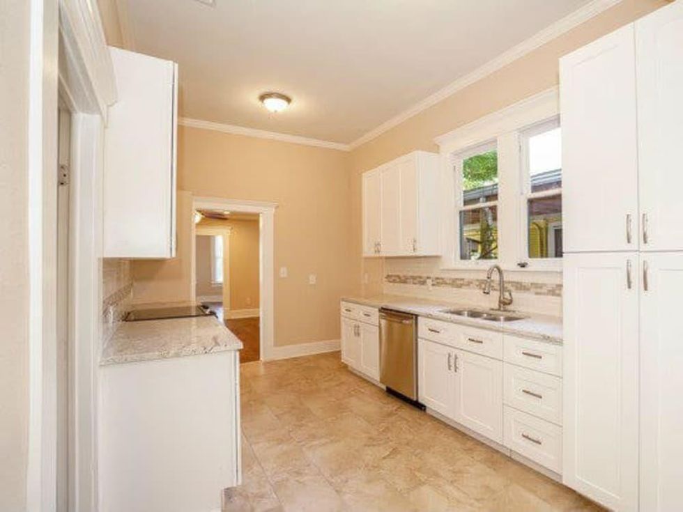 221 Carolina St. San Antonio home kitchen