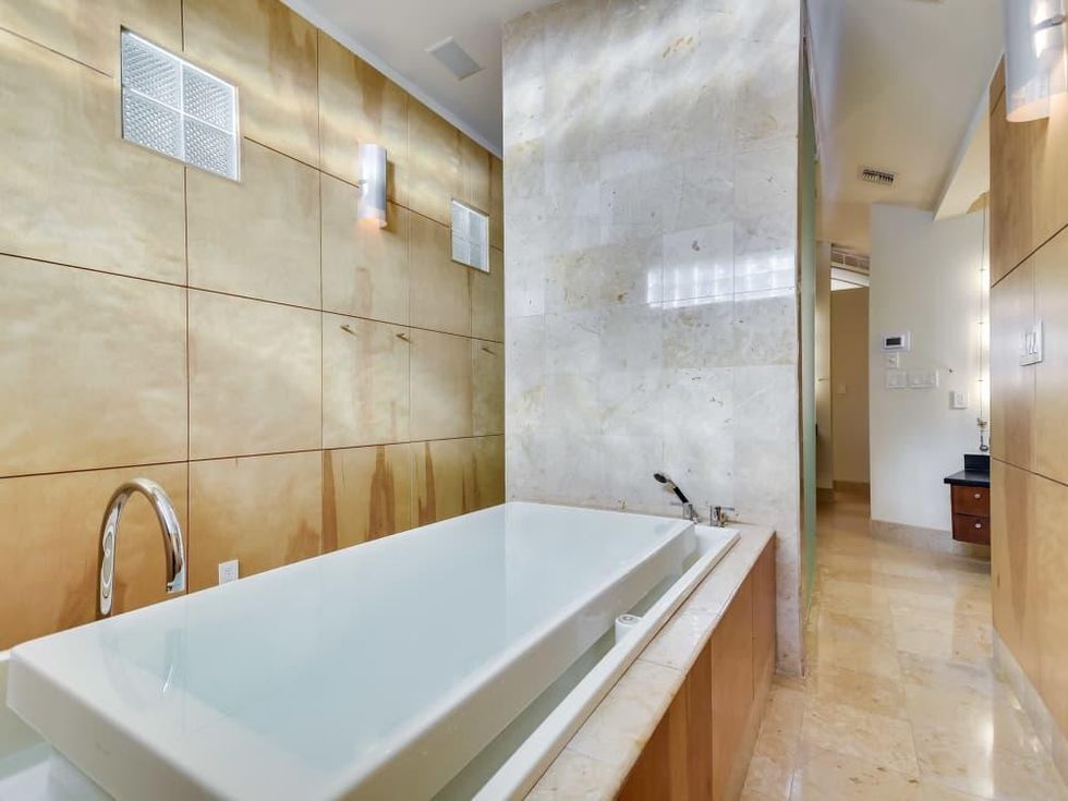 23 Oak Hill San Antonio house for sale bathroom