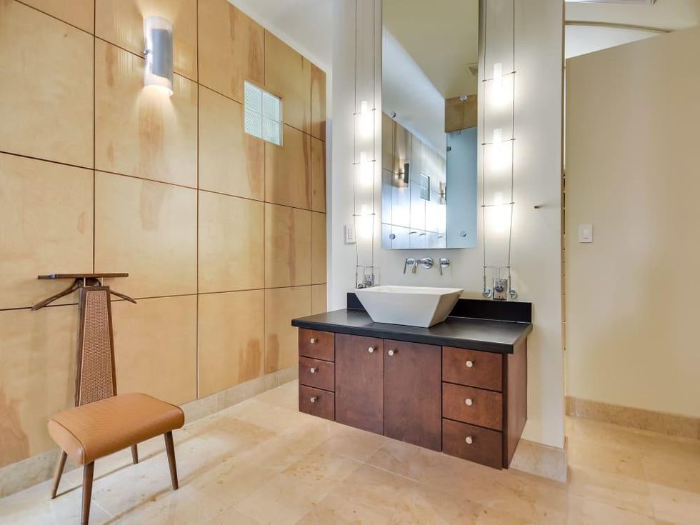 23 Oak Hill San Antonio house for sale bathroom