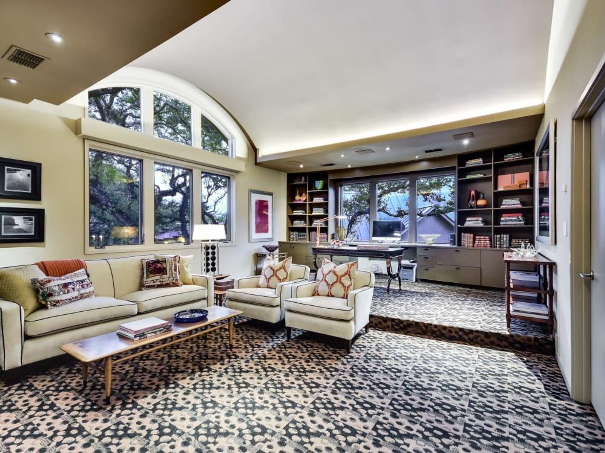 23 Oak Hill San Antonio house for sale living room