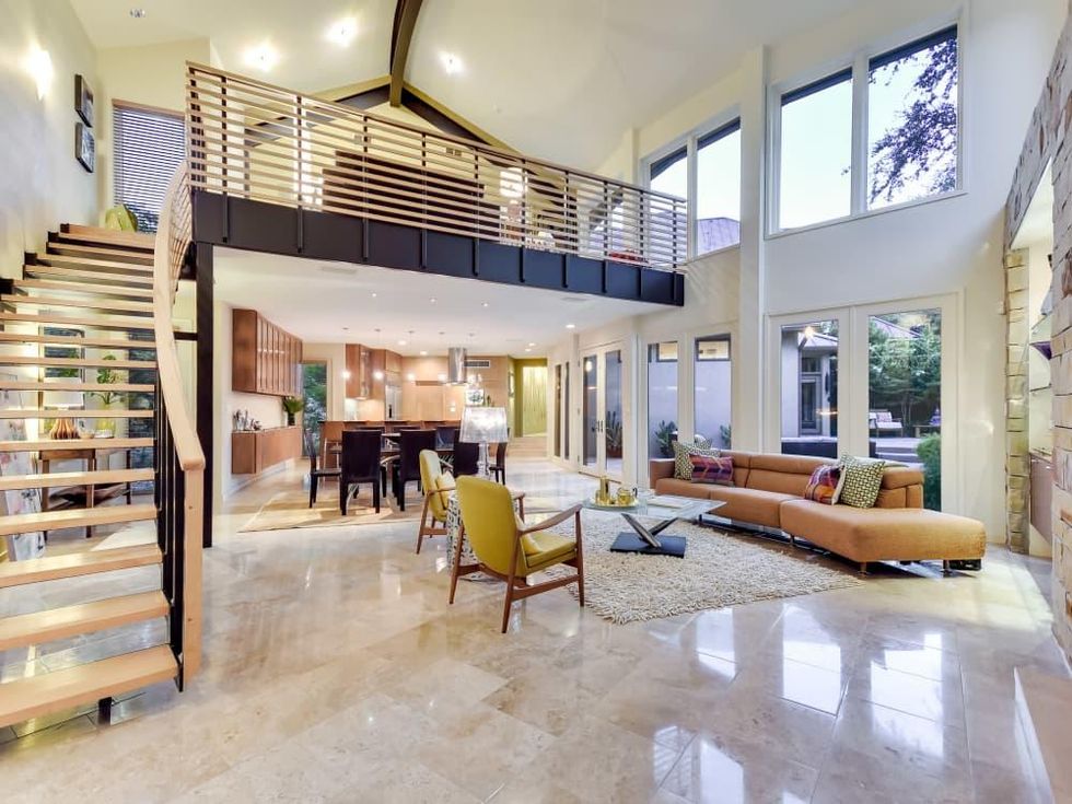 23 Oak Hill San Antonio house for sale living room