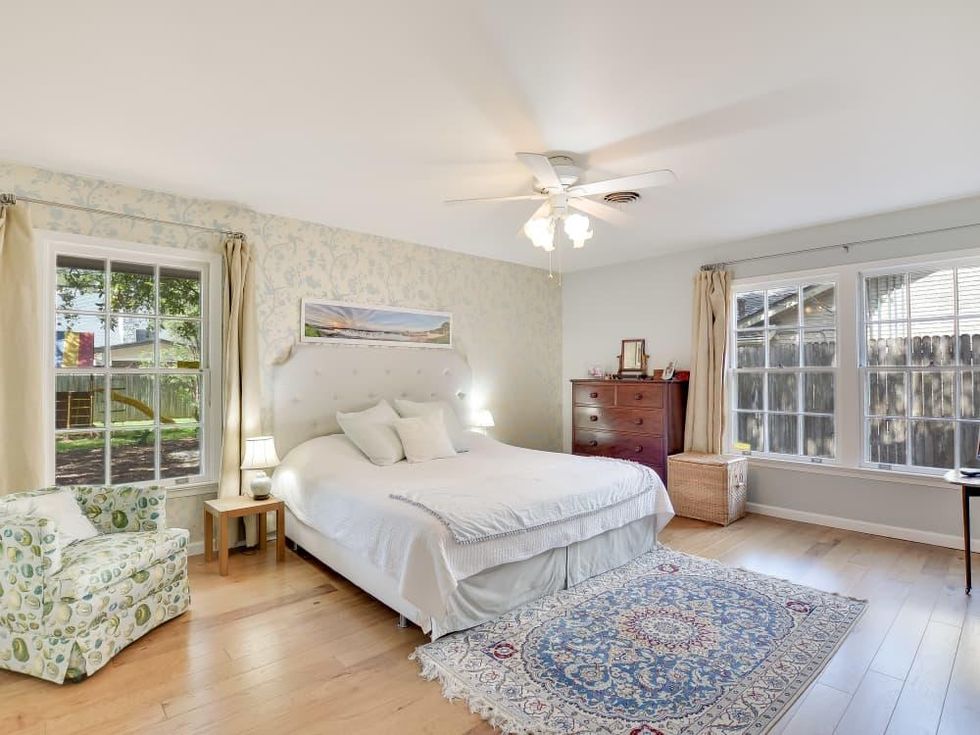 231 Hillview San Antonio house for sale bedroom