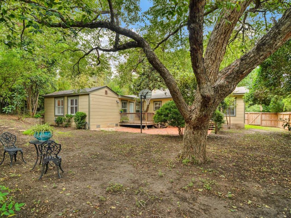 280 E Fair Oaks San Antonio house for sale backyard
