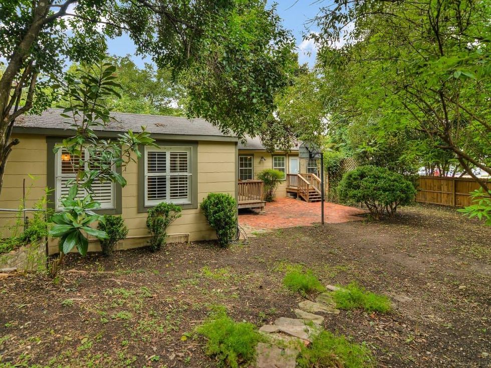 280 E Fair Oaks San Antonio house for sale backyard