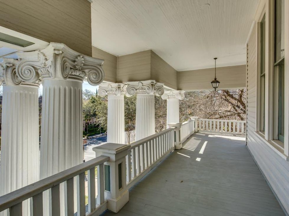415 French Pl San Antonio house for sale balcony
