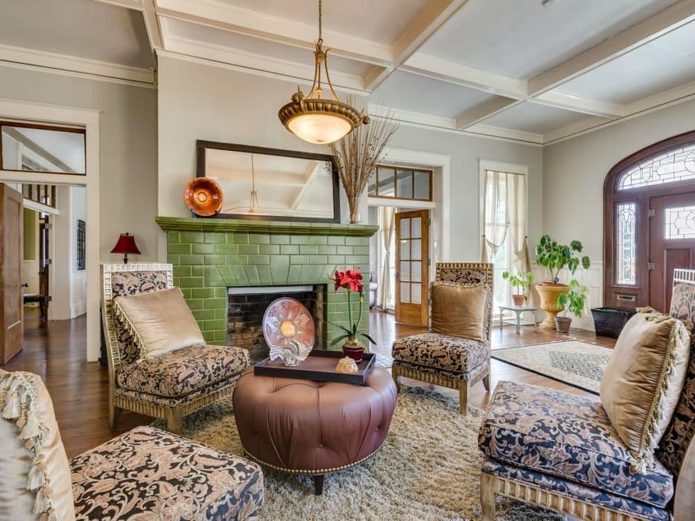 415 French Pl San Antonio house for sale living room