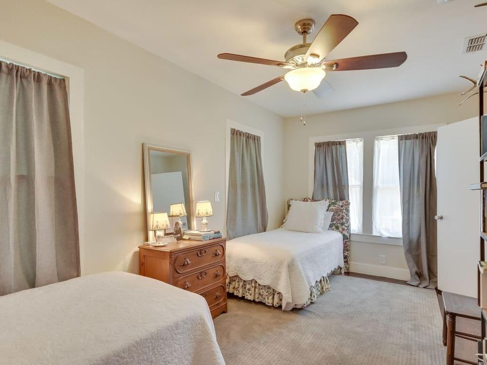 423 Queen Anne San Antonio house for sale bedroom