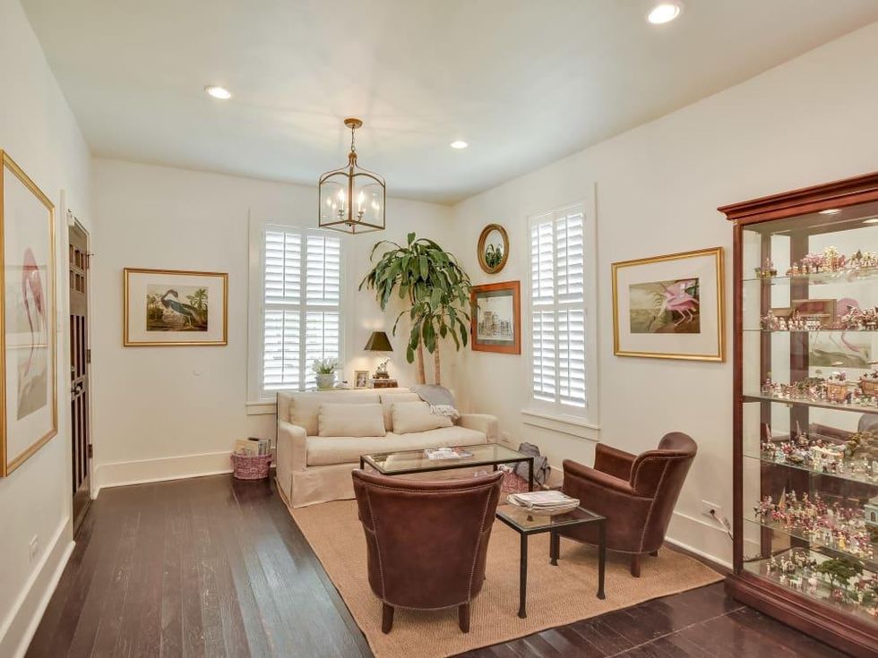 423 Queen Anne San Antonio house for sale living room