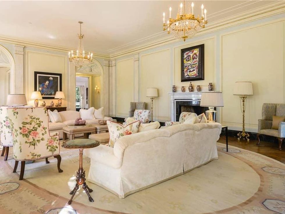 5950 Deloache Ave. for sale in Dallas living room