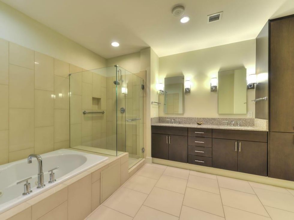 610 E Market Unit 2716 Alteza San Antonio condo for sale bathroom