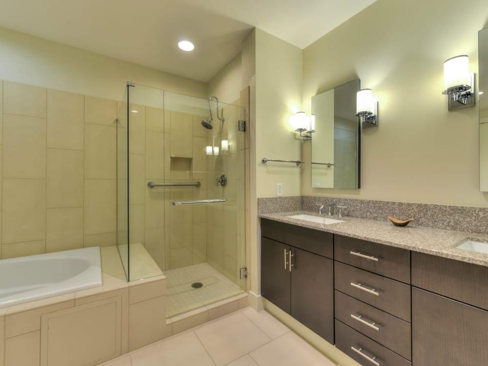 610 E Market Unit 2716 Alteza San Antonio condo for sale bathroom
