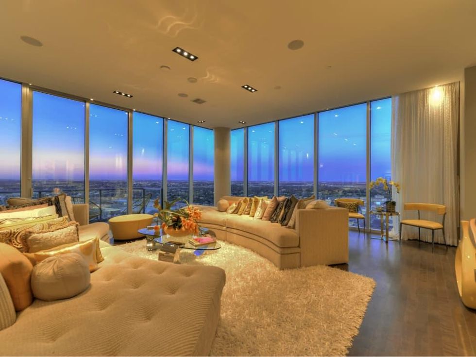 610 Market St San Antonio condo for sale living room