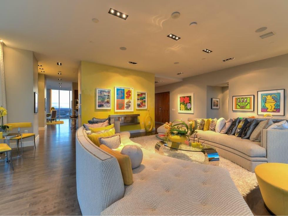 610 Market St San Antonio condo for sale living room