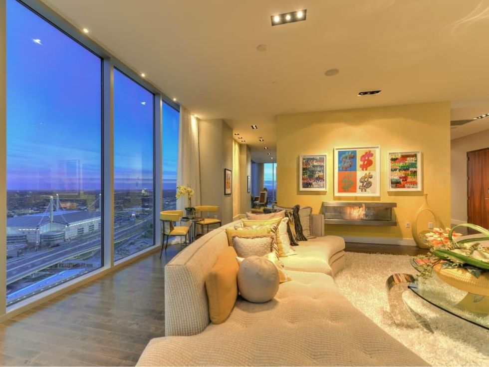 610 Market St San Antonio condo for sale living room