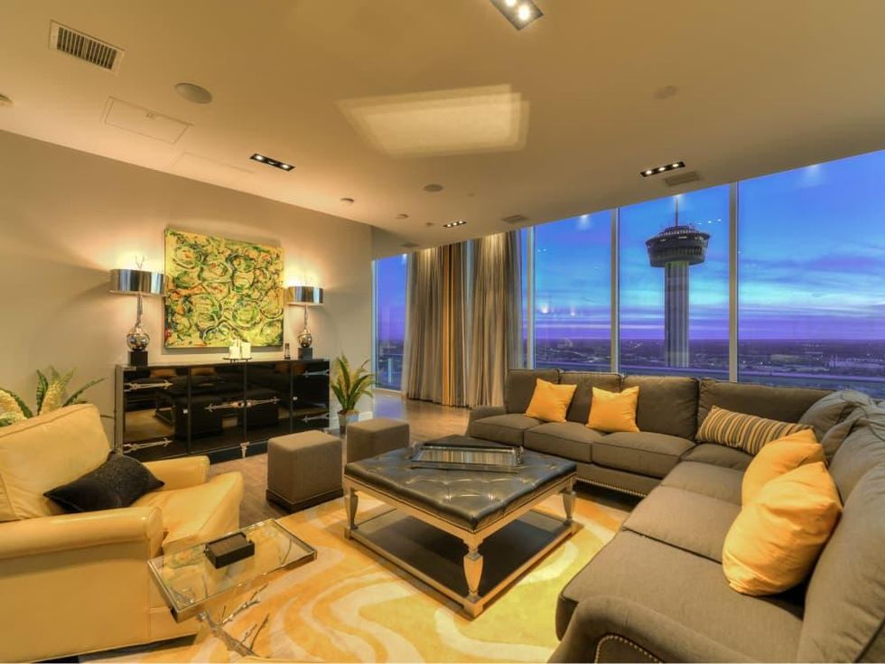 610 Market St San Antonio condo for sale living room
