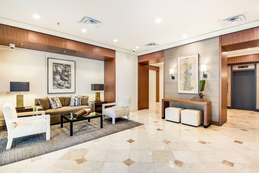 700 E Hildebrand SA condo for sale