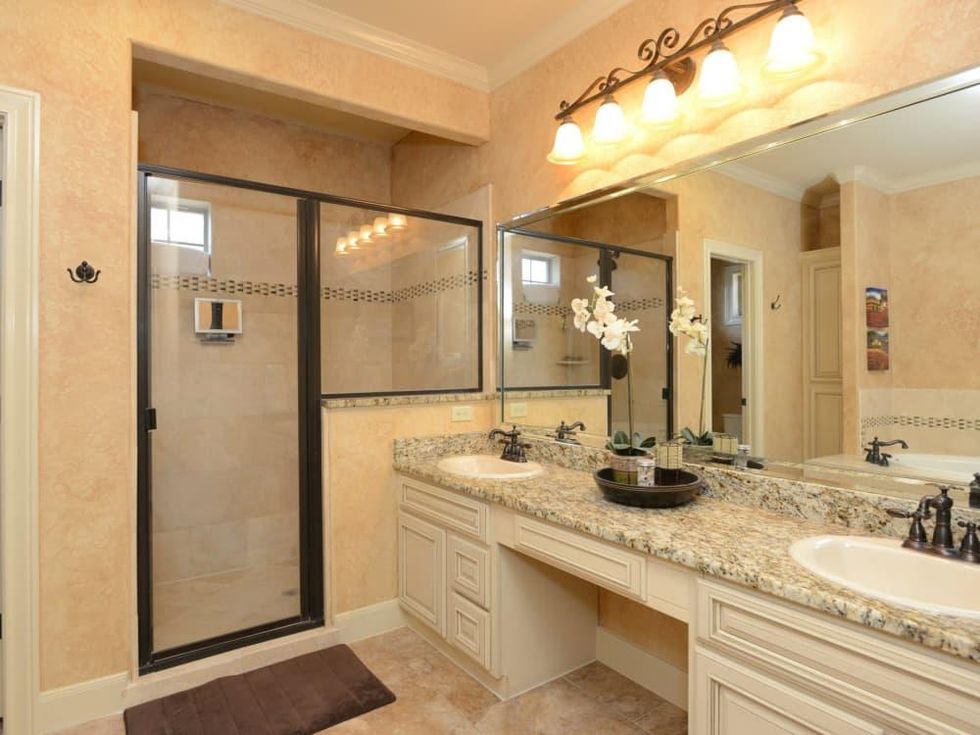 7111 Bethencourt San Antonio house for sale bathroom