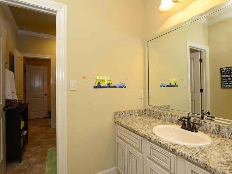 7111 Bethencourt San Antonio house for sale bathroom