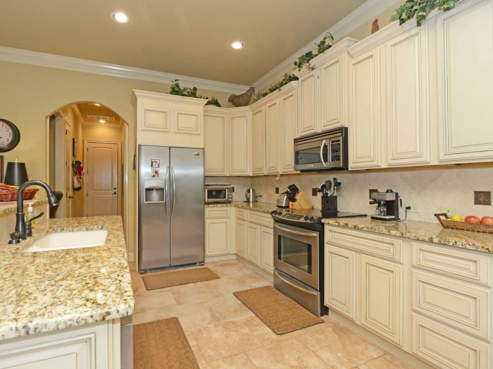 7111 Bethencourt San Antonio house for sale kitchen