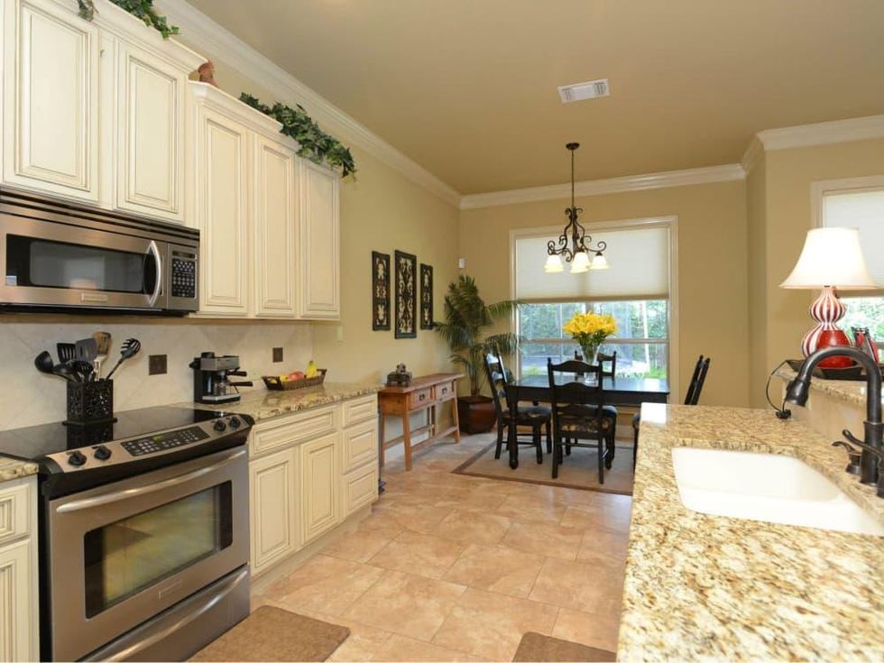 7111 Bethencourt San Antonio house for sale kitchen