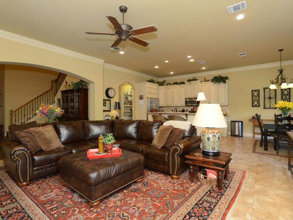 7111 Bethencourt San Antonio house for sale living room
