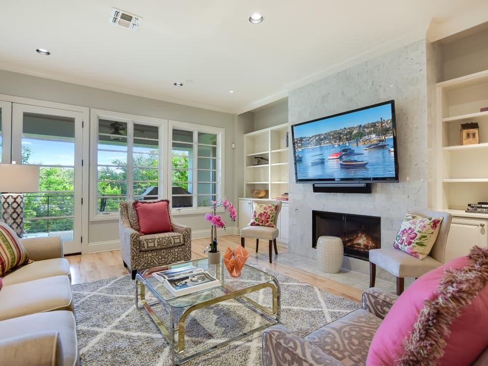 723 Elizabeth San Antonio house for sale living room