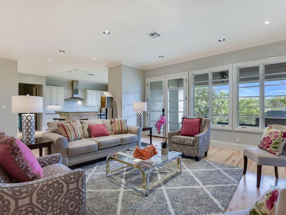 723 Elizabeth San Antonio house for sale living room