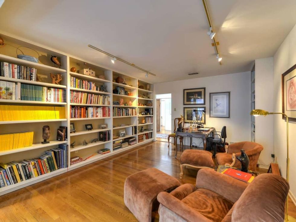 7887 New Braunfels San Antonio house for sale library