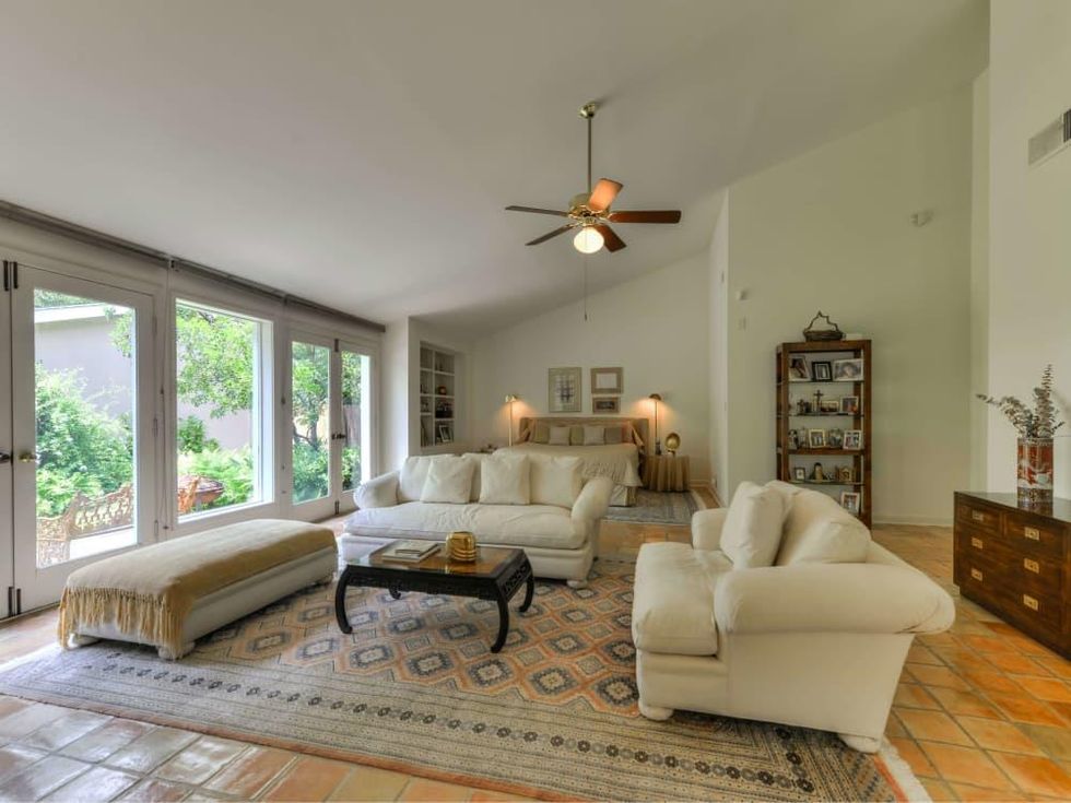 7887 New Braunfels San Antonio house for sale living room