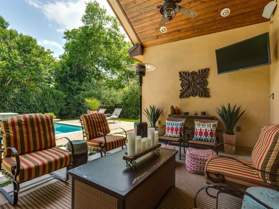 821 Canterbury Hill San Antonio house for sale backyard