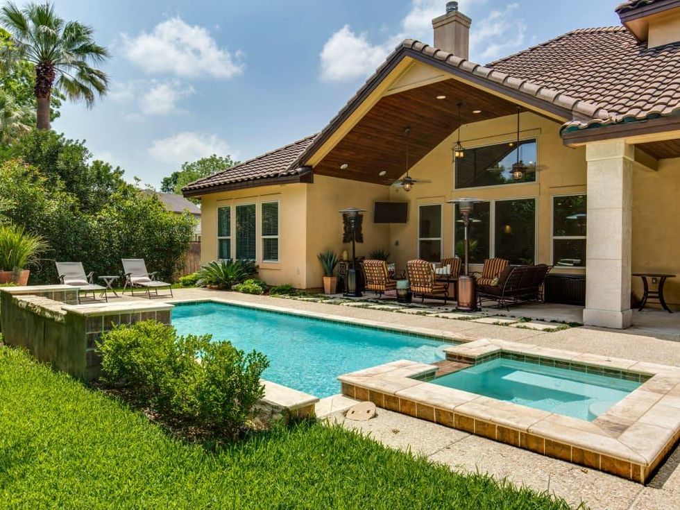 821 Canterbury Hill San Antonio house for sale pool